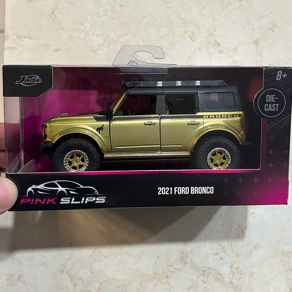 Ford Bronco diecast car 1/32 scale